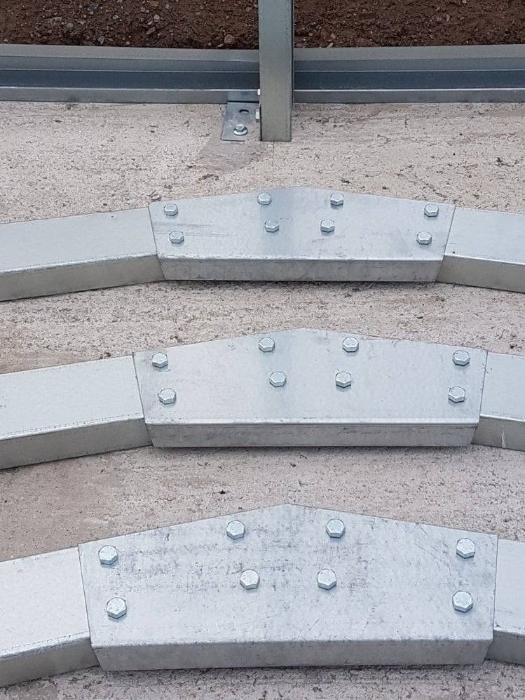 Placez les supports du sommet pour les poutres de toit